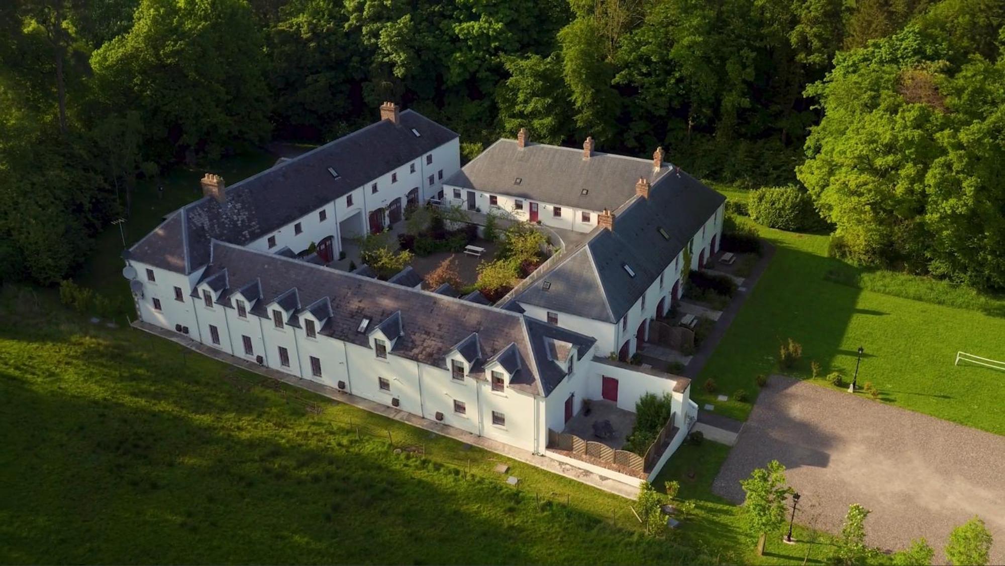 فيلا Old Stable Mews Castle Leslie Glaslough المظهر الخارجي الصورة